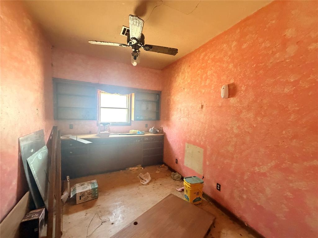 402 N Temple Street Property Photo 20