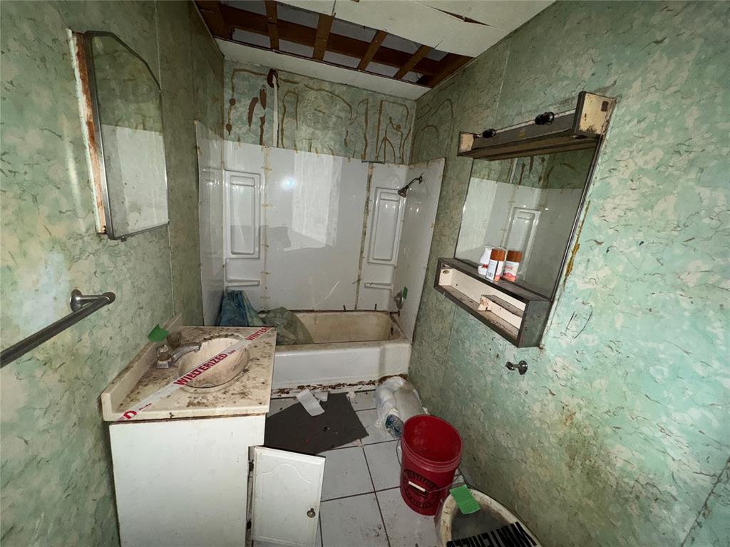 402 N Temple Street Property Photo 21