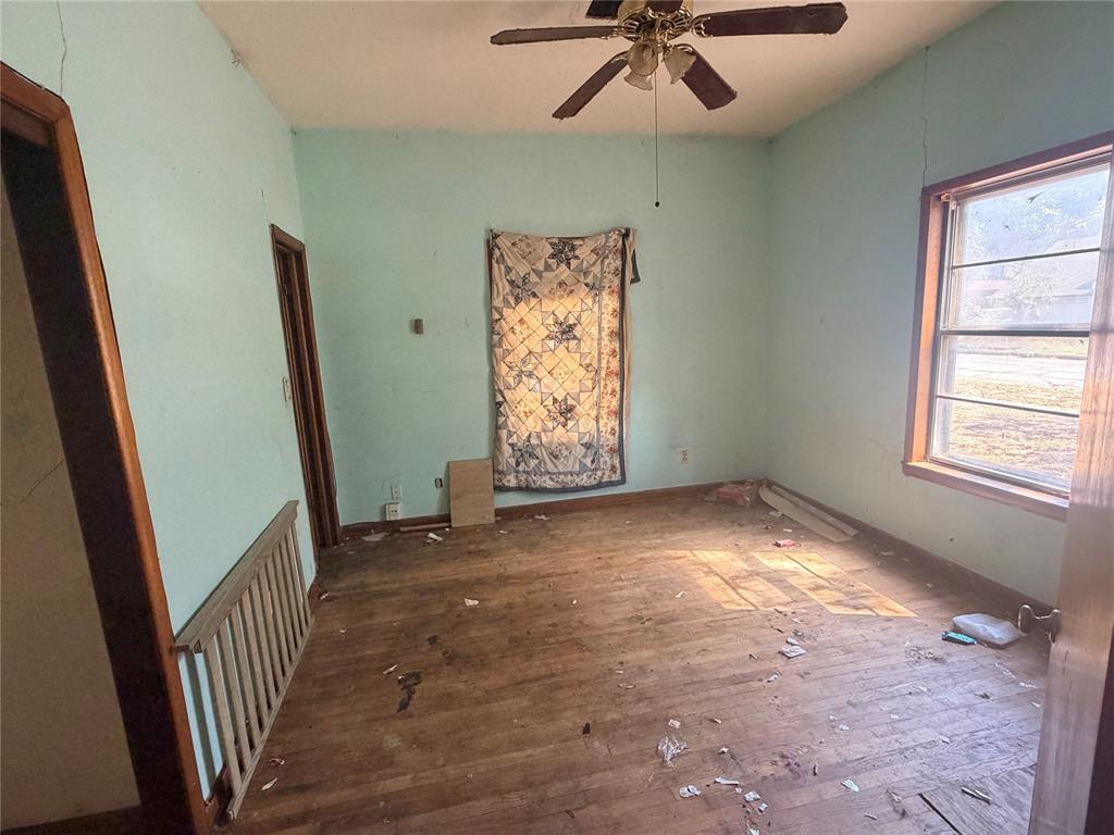 402 N Temple Street Property Photo 25