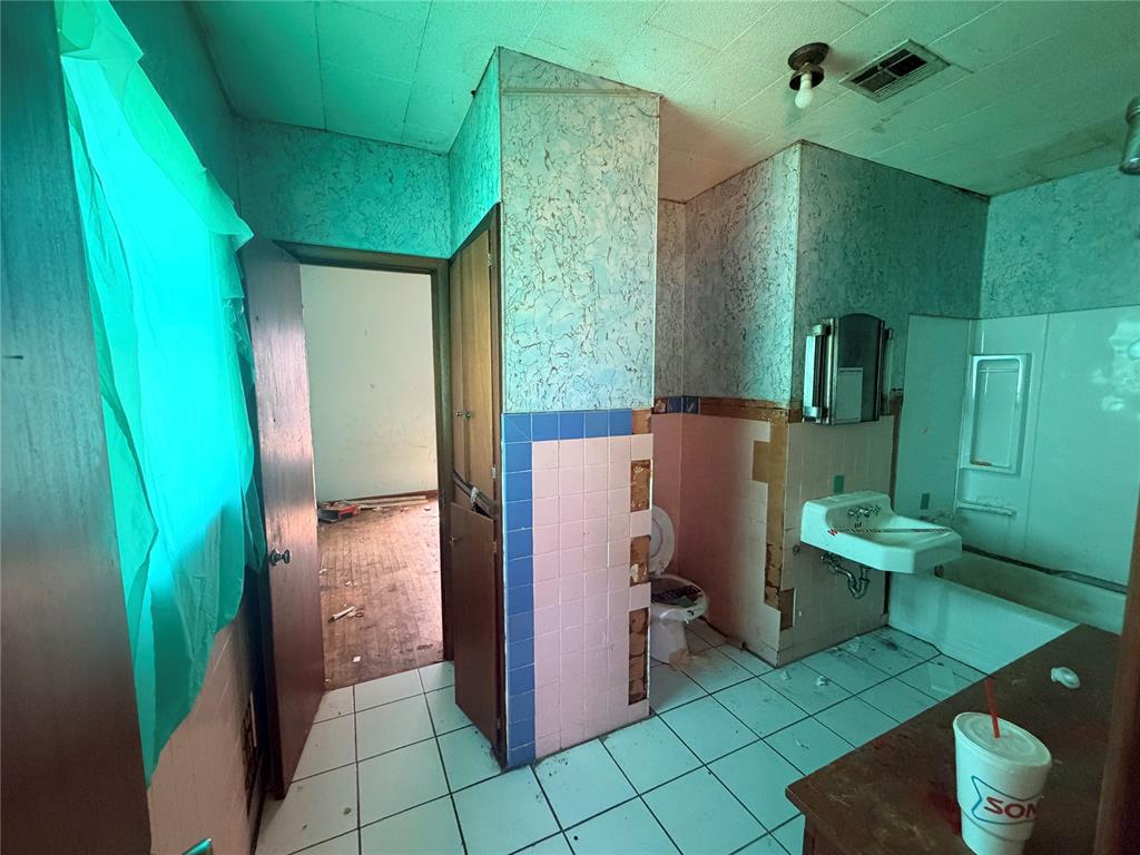 402 N Temple Street Property Photo 34