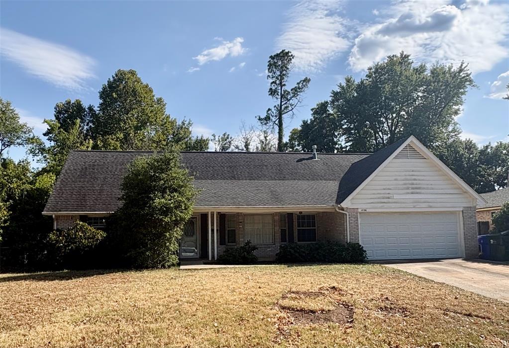 1606 Greenbriar Drive Property Photo 2