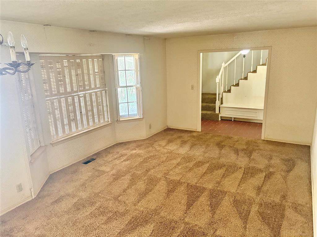 1606 Greenbriar Drive Property Photo 6
