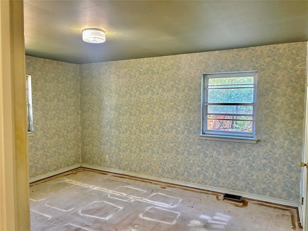 1606 Greenbriar Drive Property Photo 7