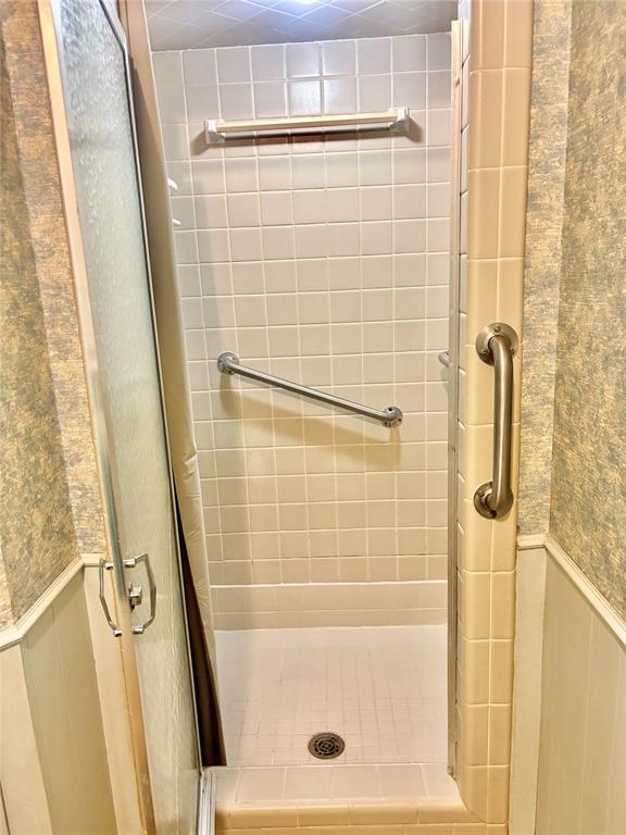 1606 Greenbriar Drive Property Photo 10