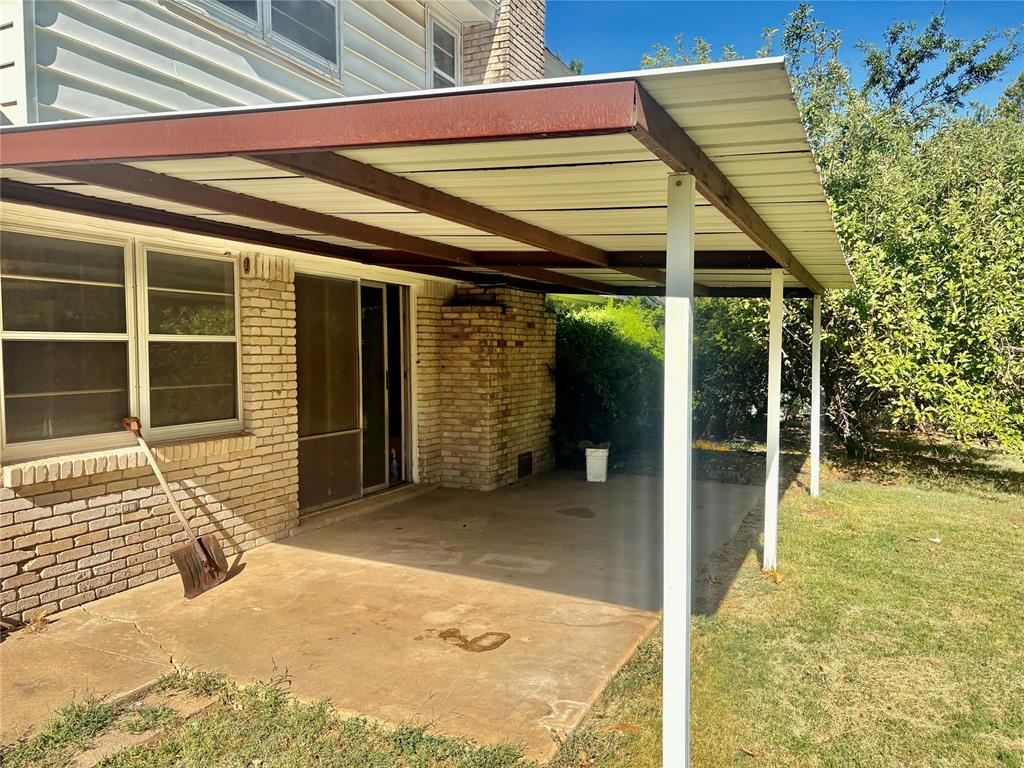 1606 Greenbriar Drive Property Photo 25