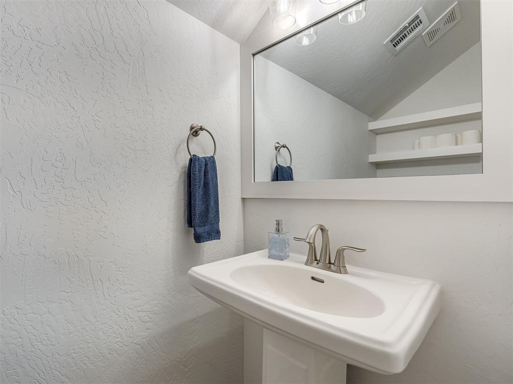 6609 Nw 148th Street Property Photo 24