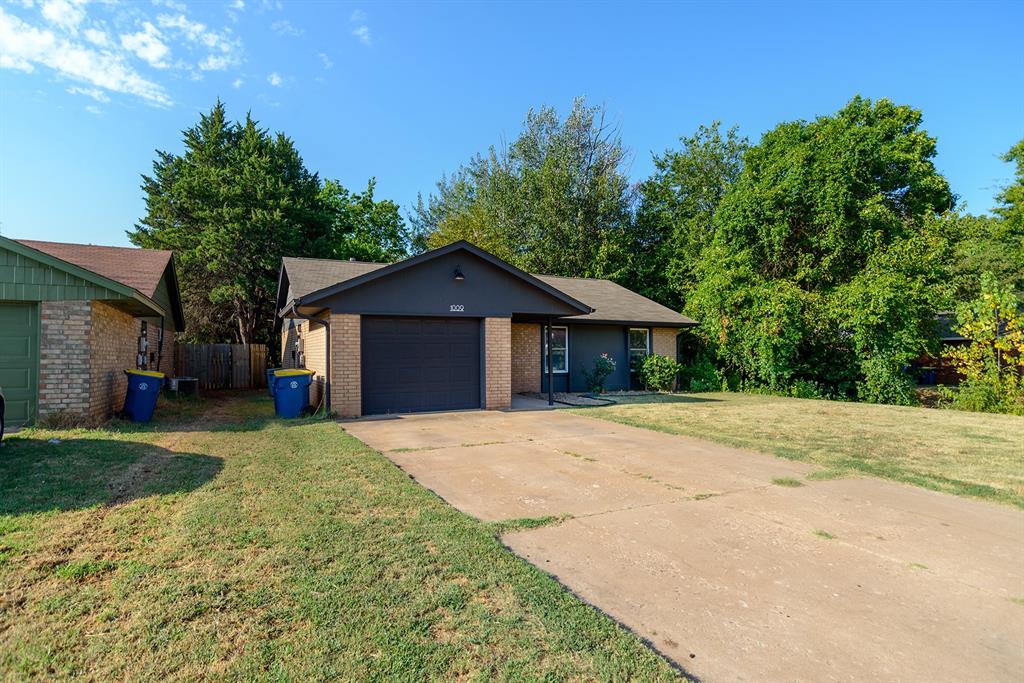 1009 E Will Rogers Drives Property Photo 6