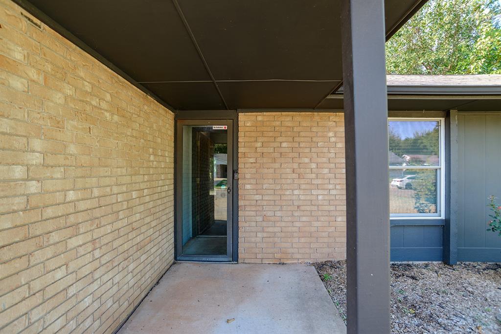 1009 E Will Rogers Drives Property Photo 8