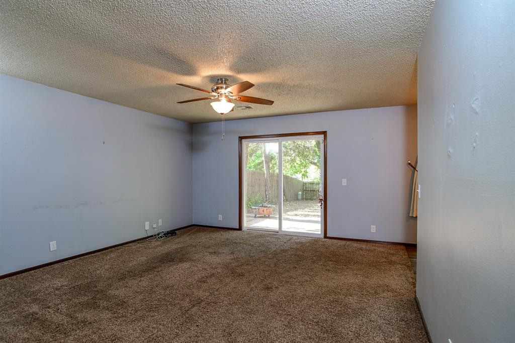 1009 E Will Rogers Drives Property Photo 12