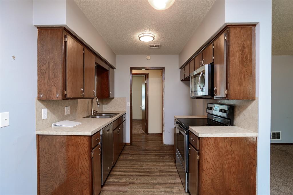 1009 E Will Rogers Drives Property Photo 15