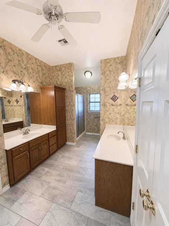 16600 Farmington Way Property Photo 5
