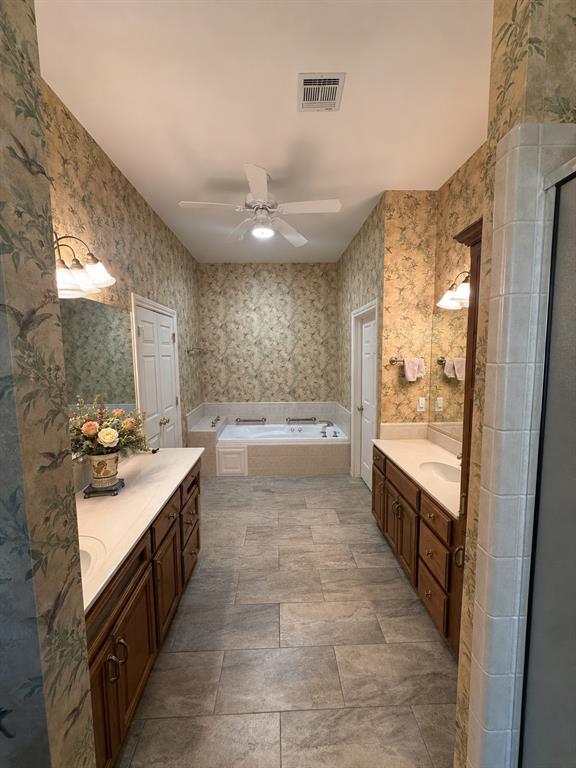 16600 Farmington Way Property Photo 6
