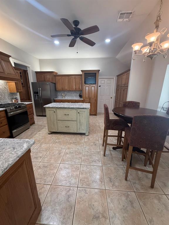 16600 Farmington Way Property Photo 22