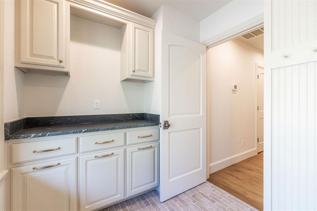 1807 Dorchester Drive Property Photo 24
