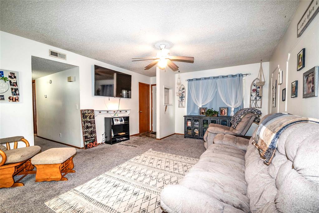 1023 E 17th Street Property Photo 4
