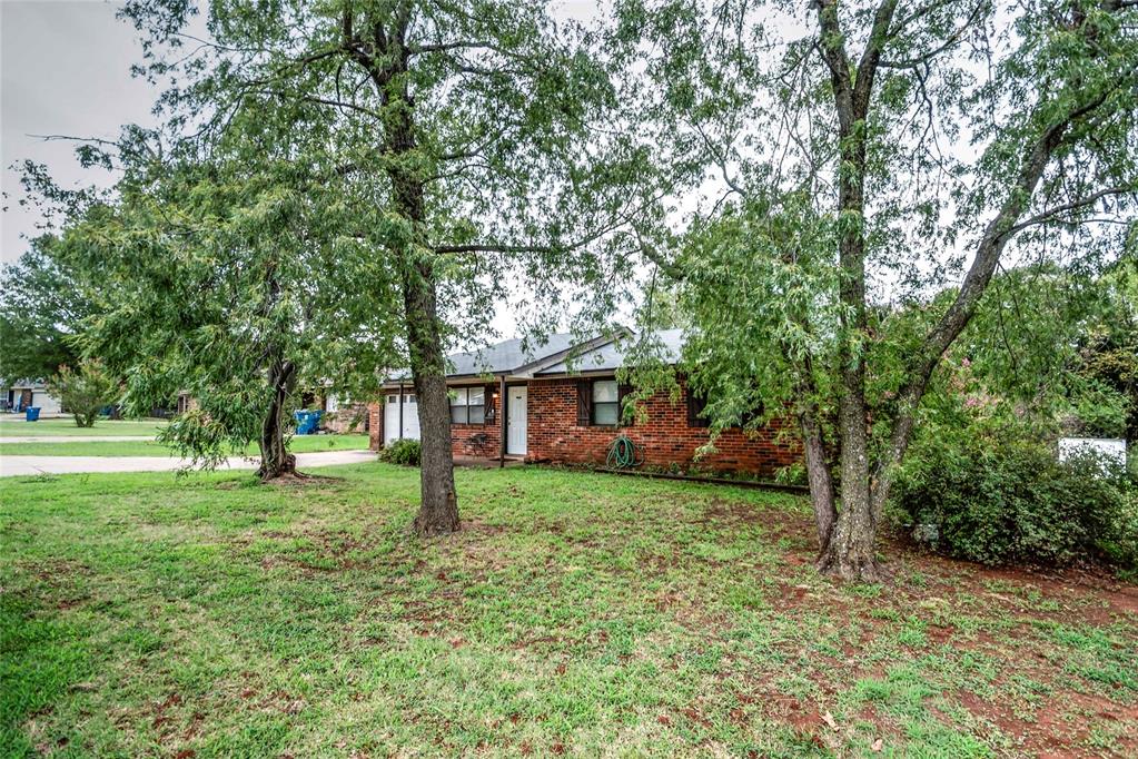 1023 E 17th Street Property Photo 5
