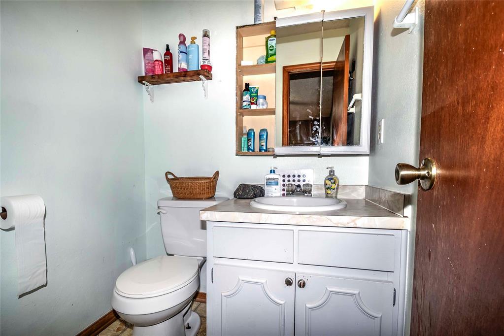 1023 E 17th Street Property Photo 17