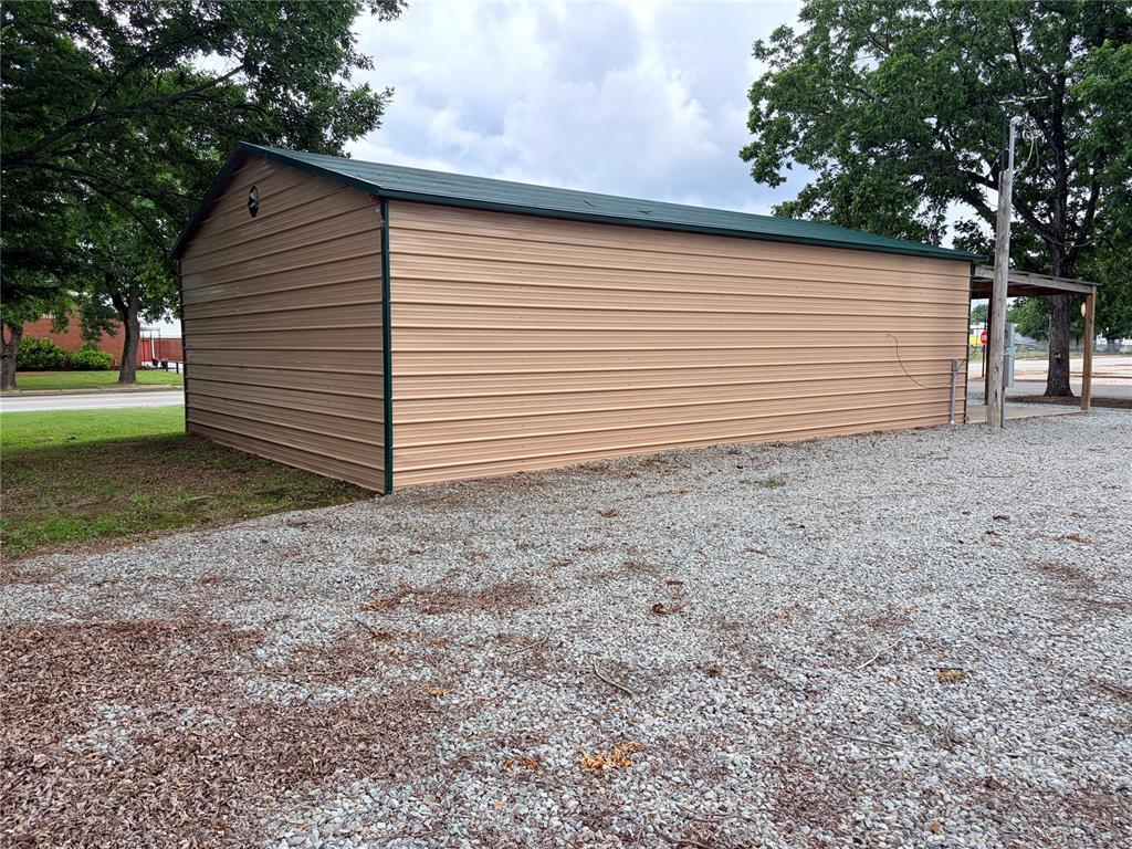 306 E Gentry Avenue Property Photo 6