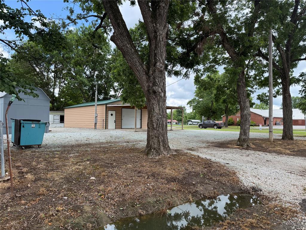 306 E Gentry Avenue Property Photo 8