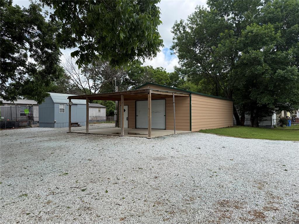 306 E Gentry Avenue Property Photo 9