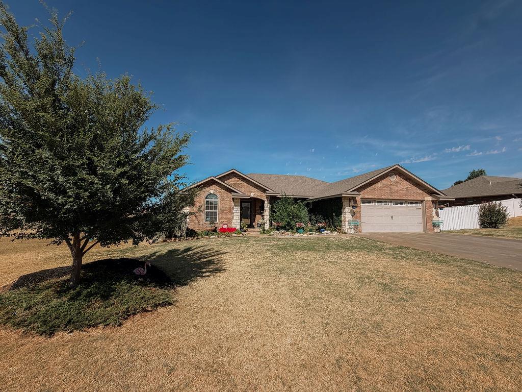 912 Roger Avenue Property Photo 1