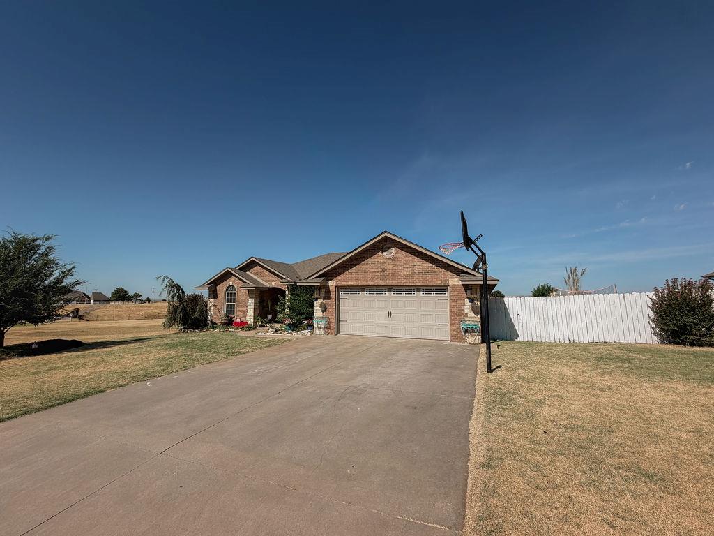 912 Roger Avenue Property Photo 2