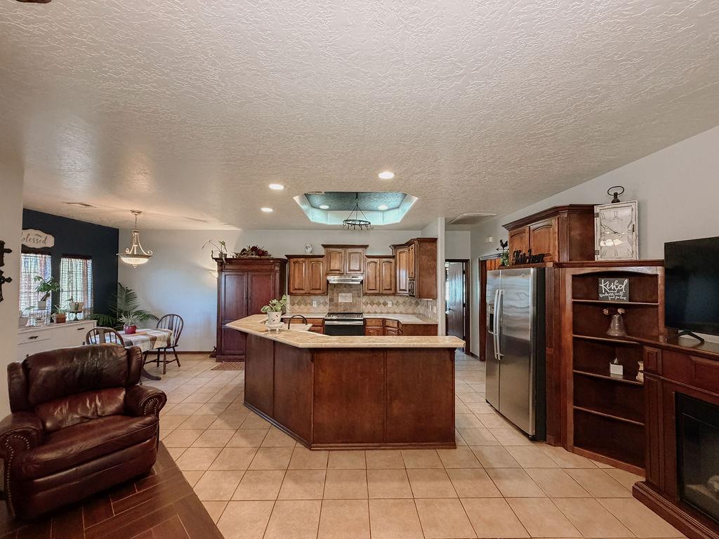 912 Roger Avenue Property Photo 7
