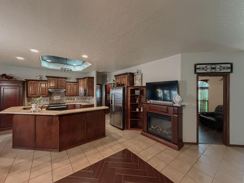 912 Roger Avenue Property Photo 11