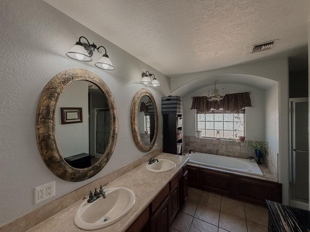 912 Roger Avenue Property Photo 13