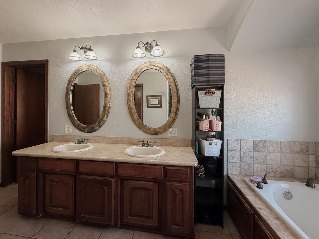 912 Roger Avenue Property Photo 15