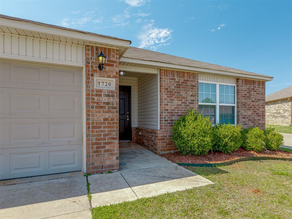 1720 Castle Street Property Photo 5