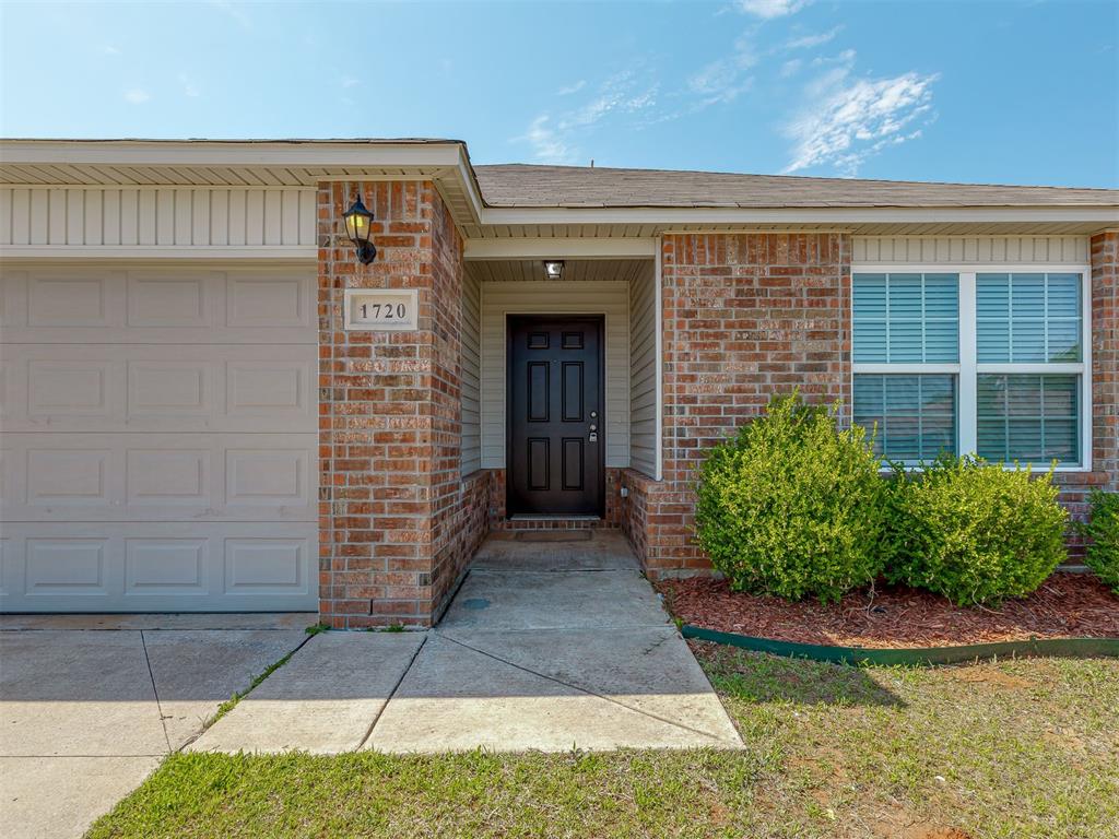 1720 Castle Street Property Photo 6