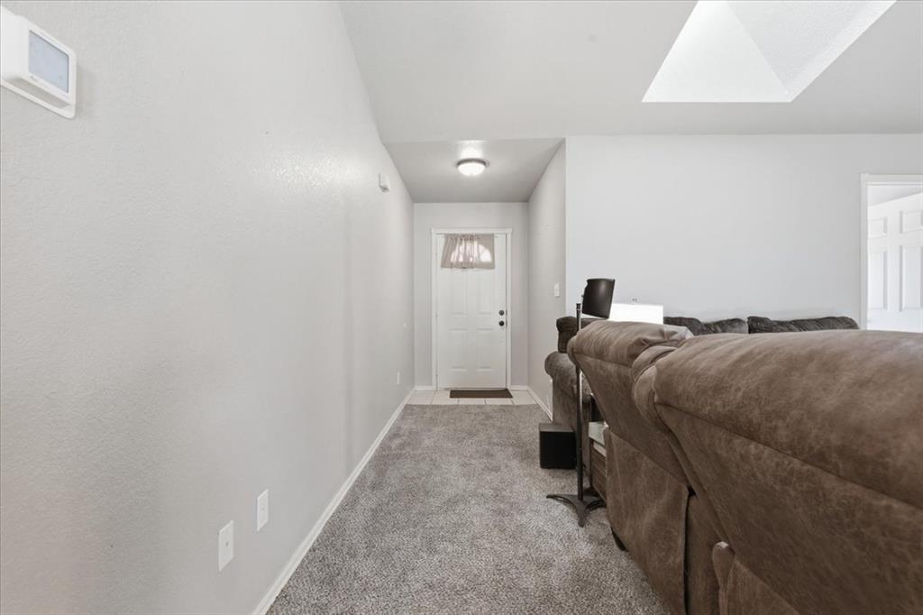 202 E Earl Street Property Photo 4