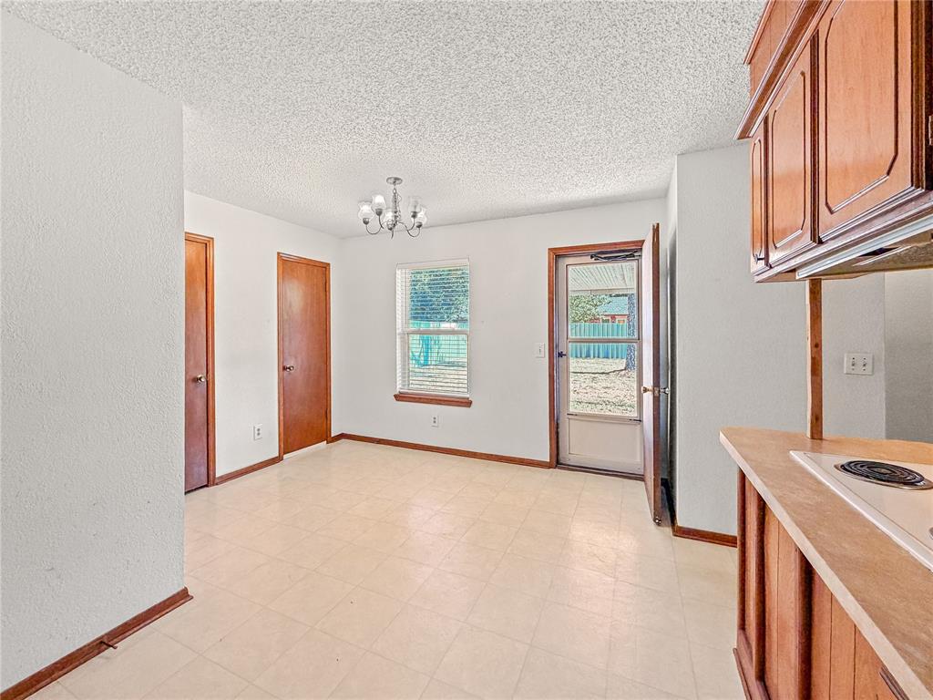 12337 Southgate Drive Property Photo 6