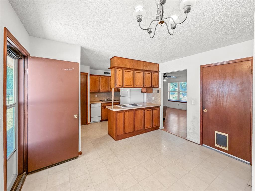 12337 Southgate Drive Property Photo 7