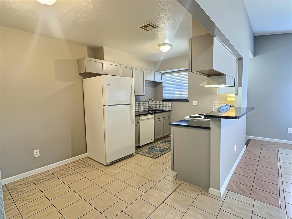 4704 Love Drive Property Photo 4