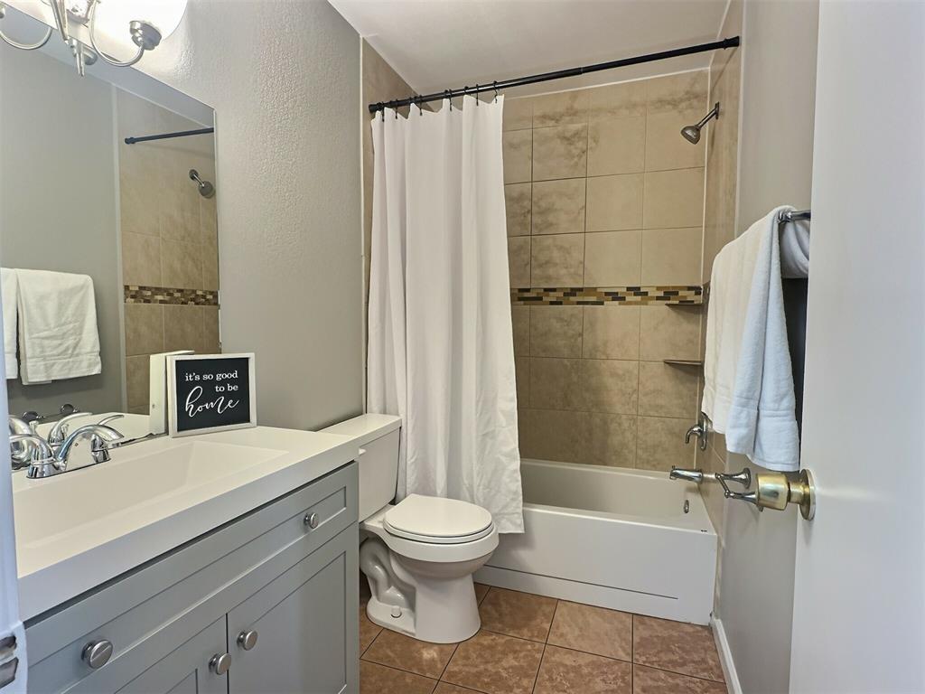 4704 Love Drive Property Photo 7