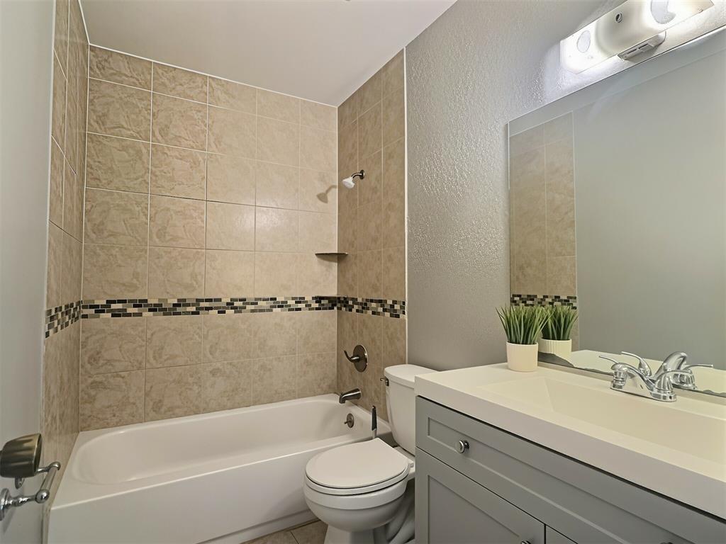 4704 Love Drive Property Photo 12