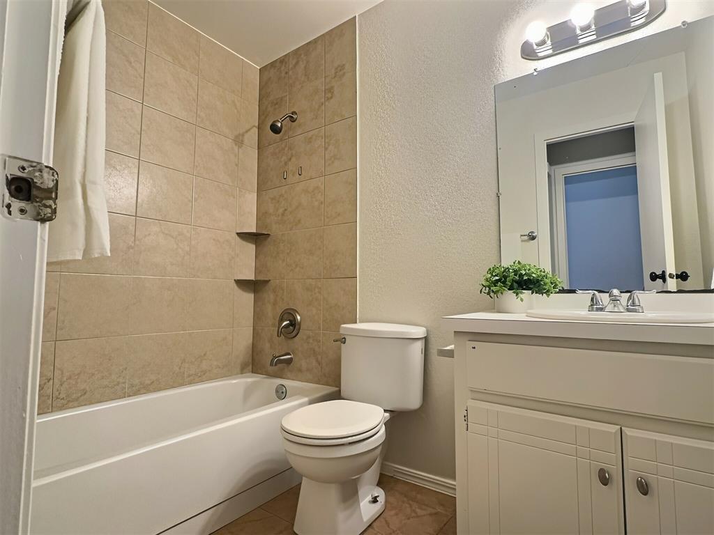 4704 Love Drive Property Photo 18