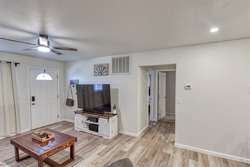 1724 S Jensen Avenue Property Photo 8
