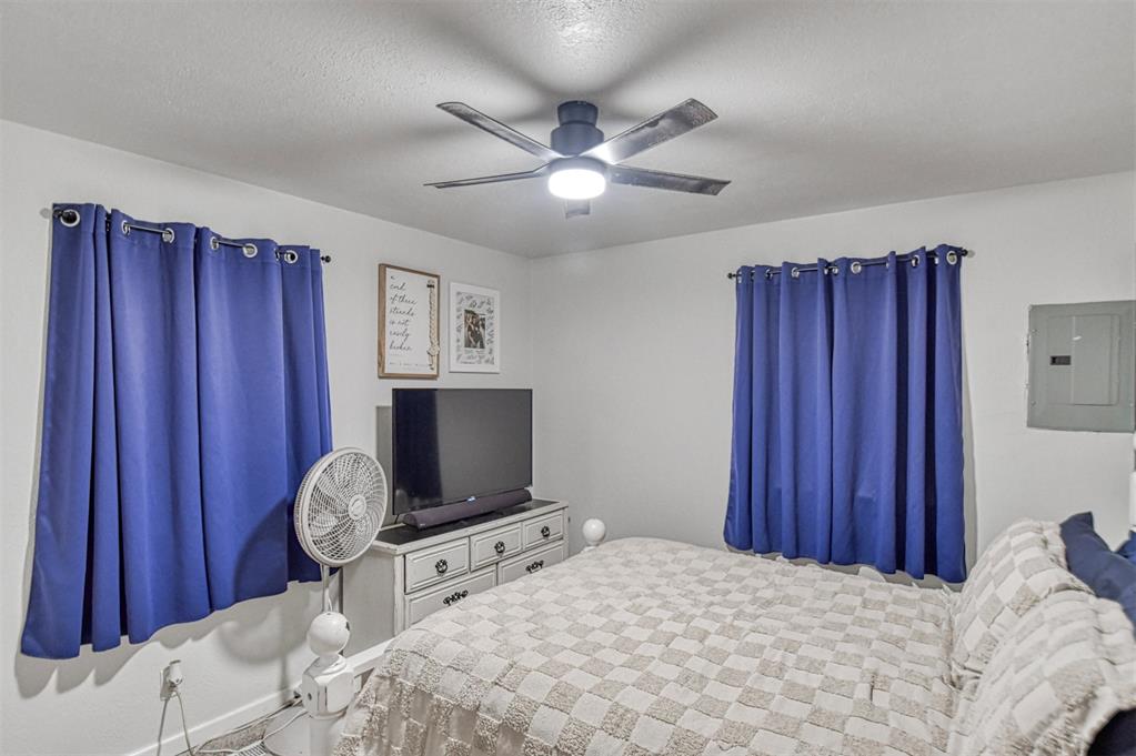 1724 S Jensen Avenue Property Photo 23