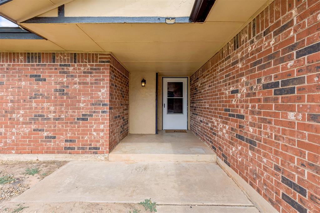 529 S Silver Drive Property Photo 2