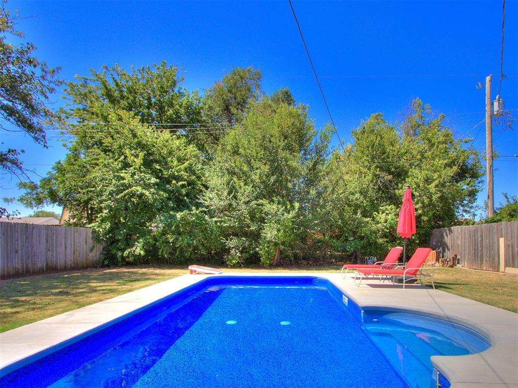 805 Lawton Property Photo 4