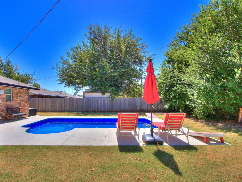 805 Lawton Property Photo 6