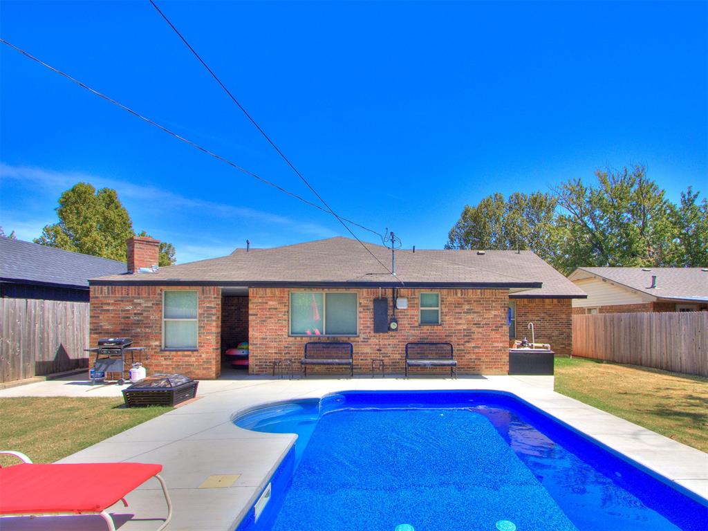 805 Lawton Property Photo 8