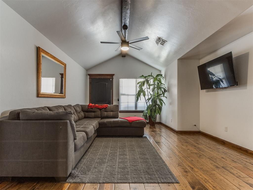 805 Lawton Property Photo 11