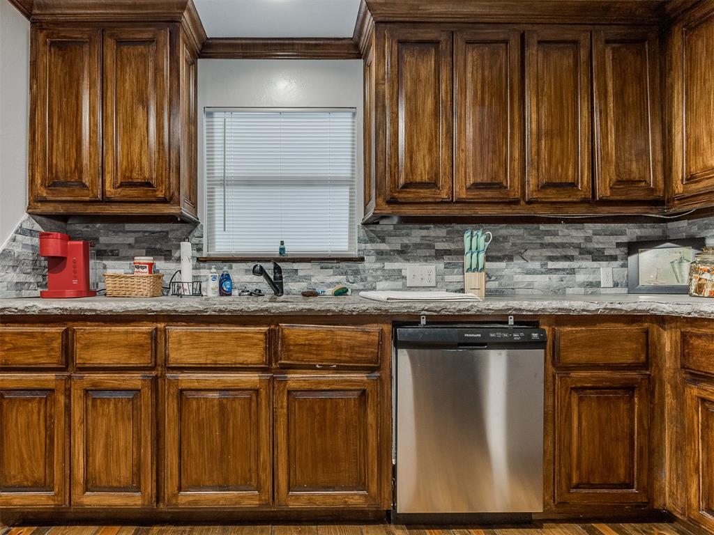 805 Lawton Property Photo 22