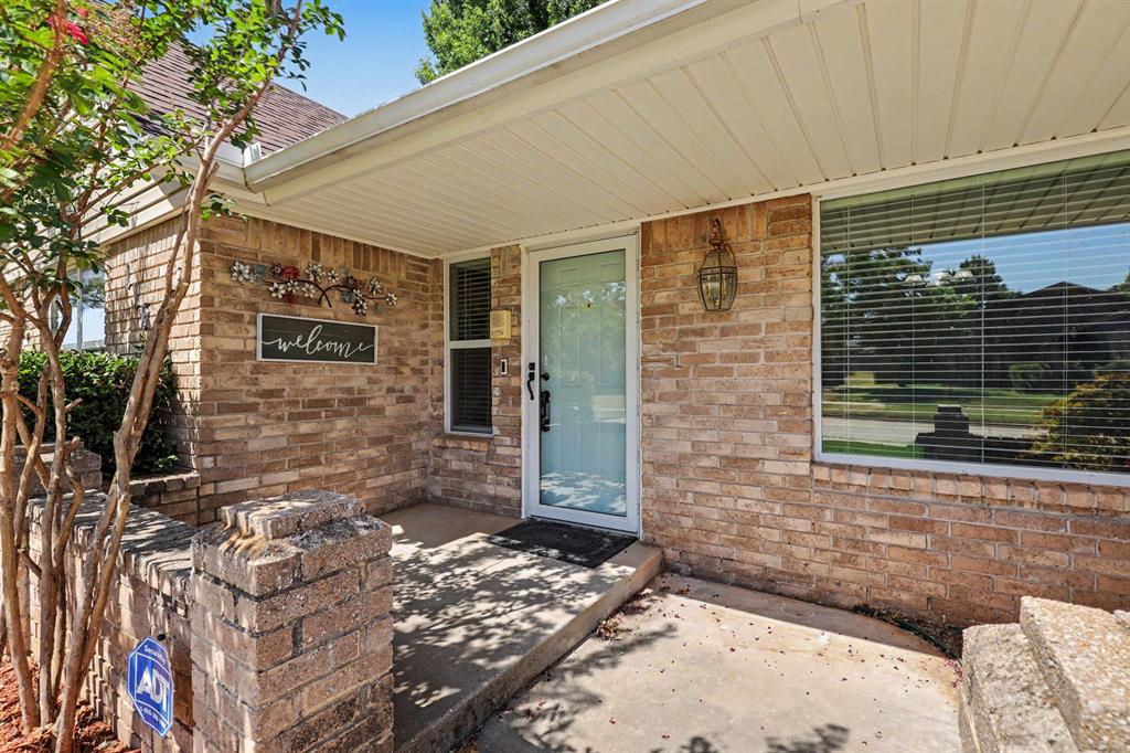 11605 Mackel Drive Property Photo 2