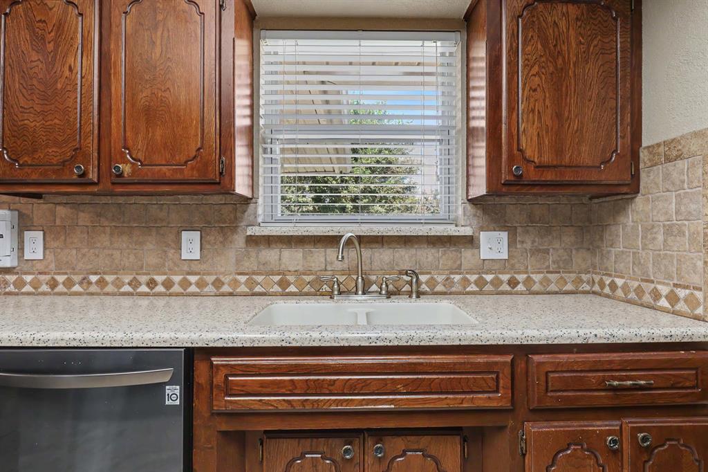 11605 Mackel Drive Property Photo 7