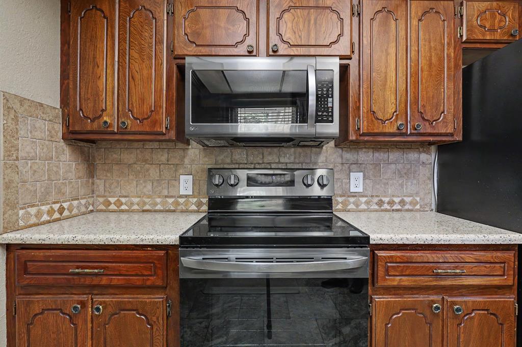 11605 Mackel Drive Property Photo 8